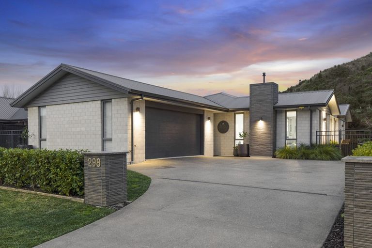 Photo of property in 298 Lakes Boulevard, Pyes Pa, Tauranga, 3112