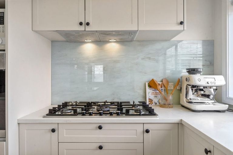 Photo of property in 791a East Coast Road, Northcross, Auckland, 0630