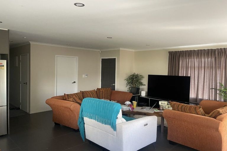 Photo of property in 2/21a Ludlow Terrace, Totara Vale, Auckland, 0627