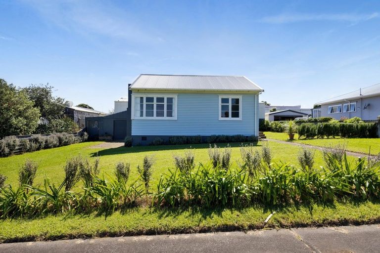 Photo of property in 57 Domett Street, Opunake, 4616