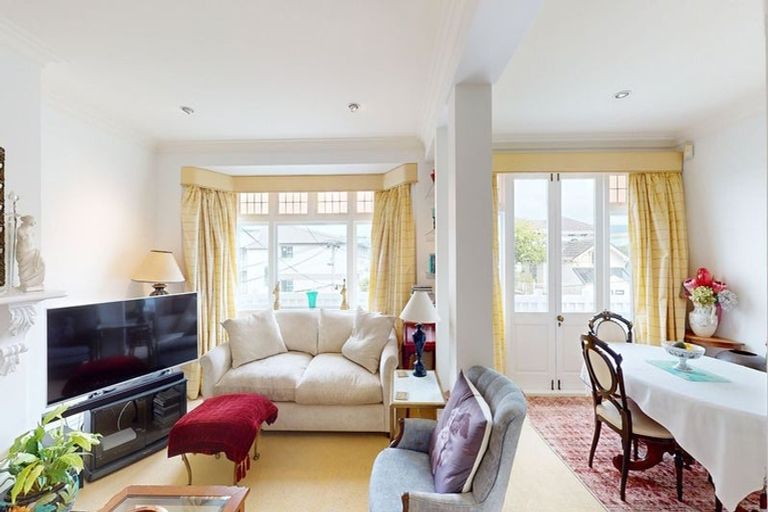 Photo of property in 6 Hawker Street, Mount Victoria, Wellington, 6011