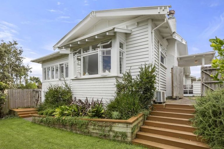Photo of property in 7a North Avenue, Narrow Neck, Auckland, 0624