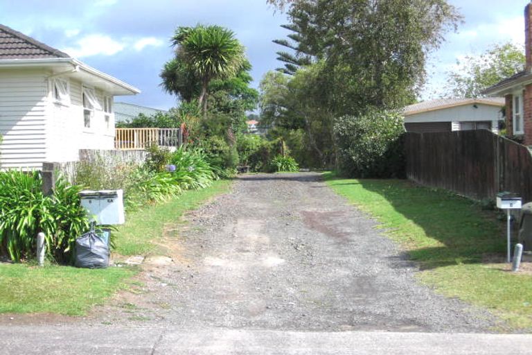 Photo of property in 1/8 Glendene Avenue, Glendene, Auckland, 0602