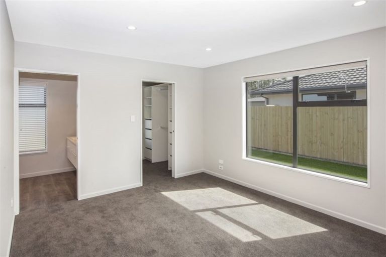 Photo of property in 33 Kingsbridge West, Burwood, Christchurch, 8083