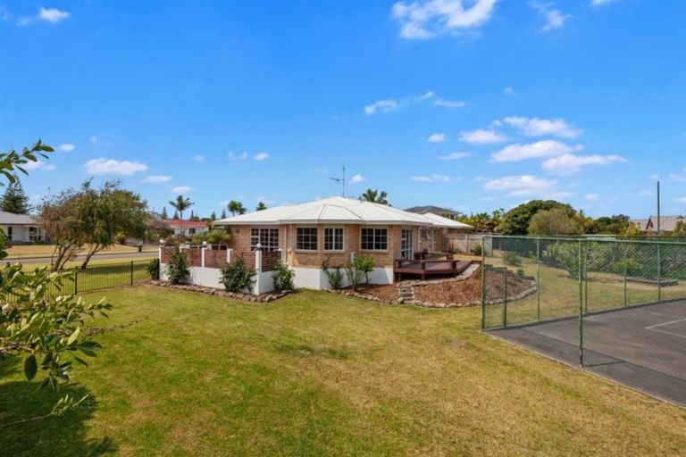 Photo of property in 24 Ohiwa Parade, Ohope, 3121