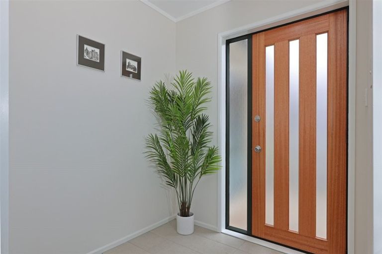 Photo of property in 14 Chesterton Terrace, Henderson, Auckland, 0612