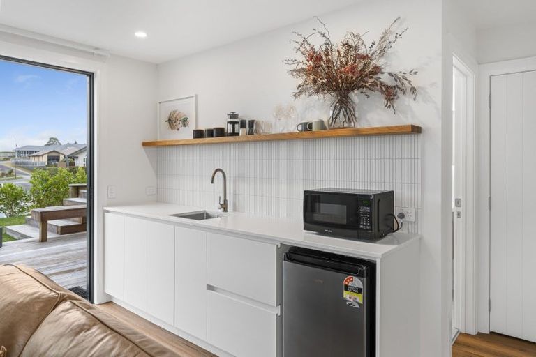 Photo of property in 33 Botanical Heights Drive, Waipahihi, Taupo, 3330