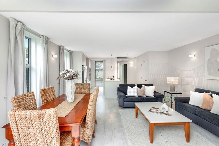 Photo of property in 3/99 Aikmans Road, Merivale, Christchurch, 8014