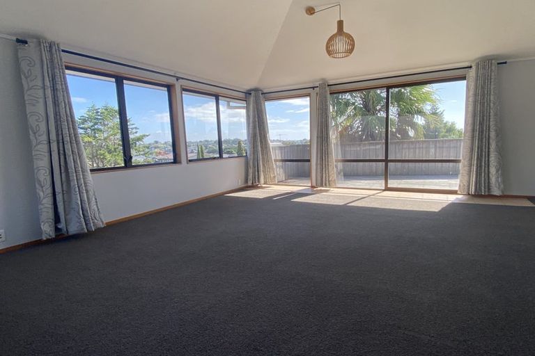 Photo of property in 7 Widmore Drive, Massey, Auckland, 0614