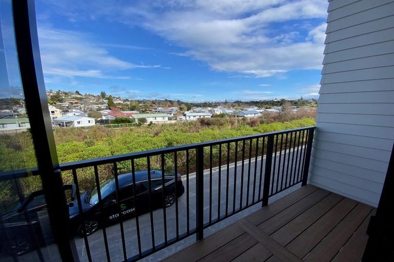 Photo of property in 14 Equine Way, Brookfield, 3110