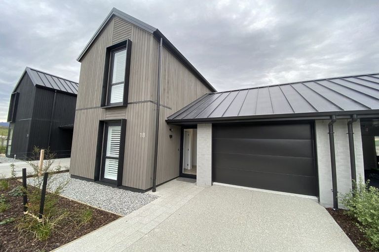 Photo of property in 18 Chapman Way, Jacks Point, 9371