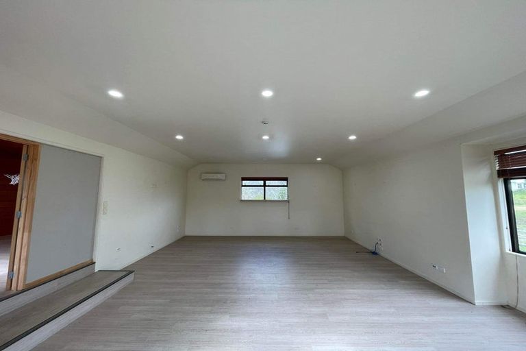 Photo of property in 37 Pitt Road, Runciman, Drury, 2578