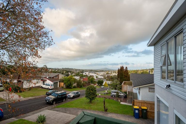 Photo of property in 59 Girrahween Drive, Totara Vale, Auckland, 0629
