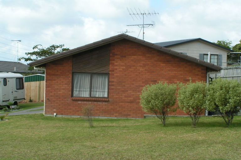 Photo of property in 2a Sherpa Place, Massey, Auckland, 0614