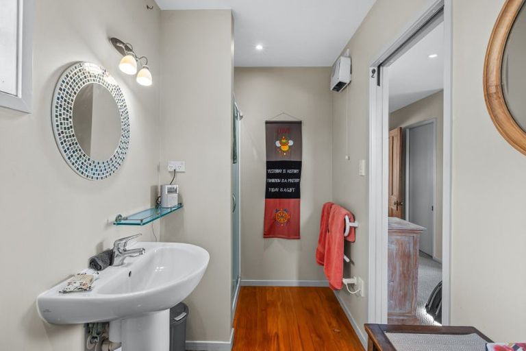 Photo of property in 77 Bay Street, Red Beach, 0932