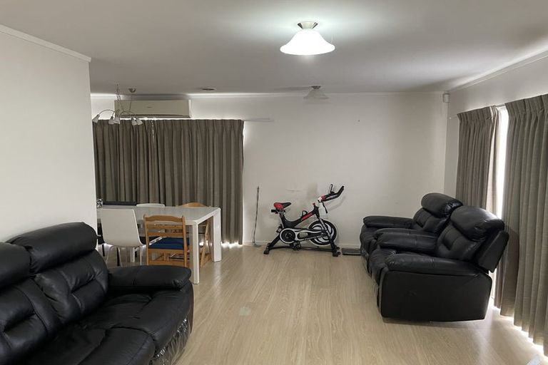 Photo of property in 6 Penlington Place, Karori, Wellington, 6012