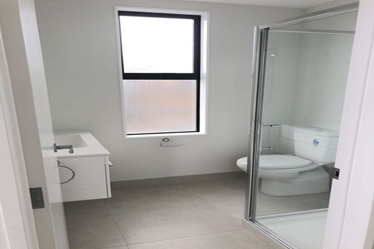 Photo of property in 5 Battalion Drive, Papakura, 2110