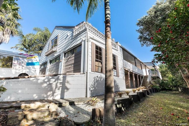 Photo of property in 6 Standish Place, Bayview, Auckland, 0629