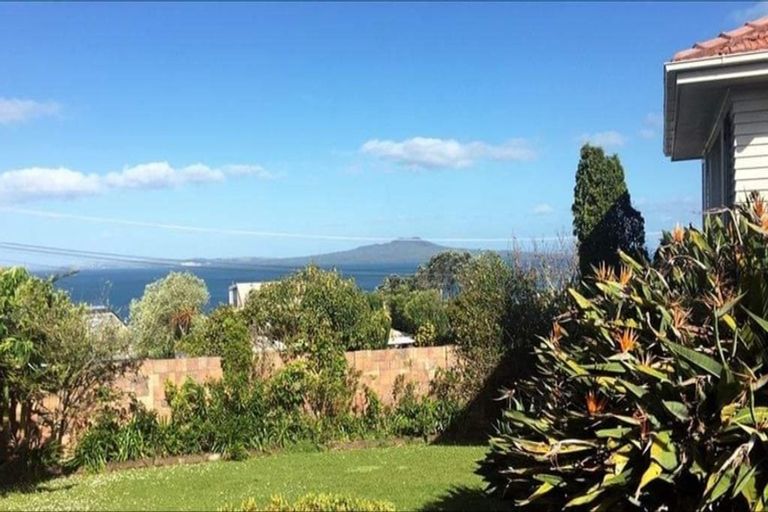 Photo of property in 107 Aberdeen Road, Castor Bay, Auckland, 0620