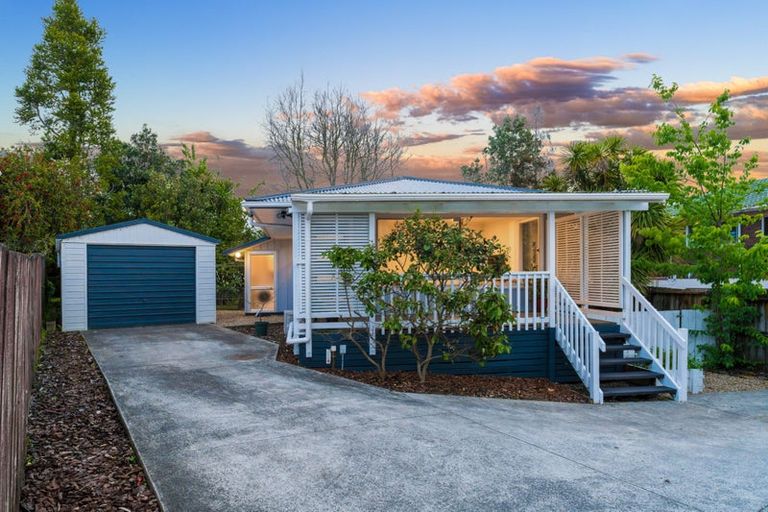 Photo of property in 3/99a View Road, Sunnyvale, Auckland, 0612