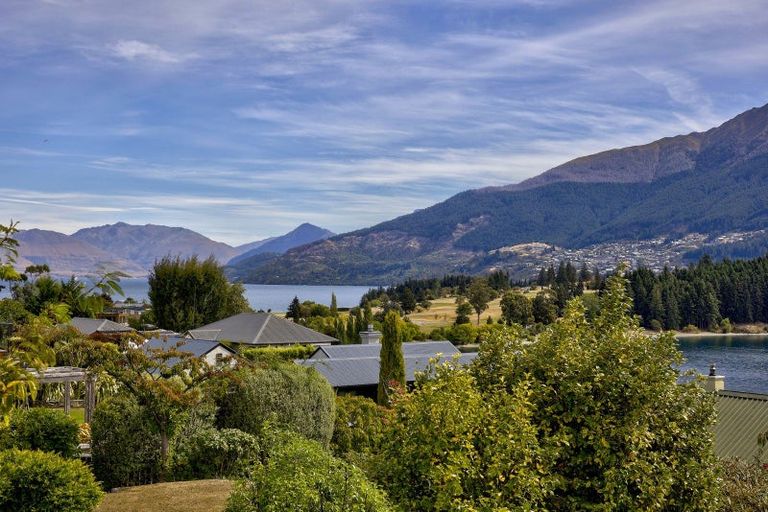 Photo of property in 16 Oregon Drive, Kelvin Heights, Queenstown, 9300