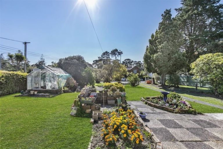 Photo of property in 40 Godley Road, Green Bay, Auckland, 0604