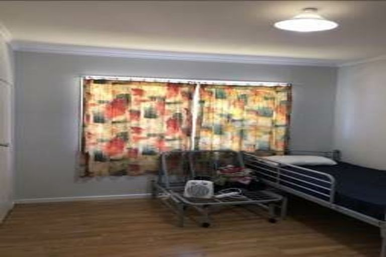 Photo of property in 33 Redwood Drive, Massey, Auckland, 0614