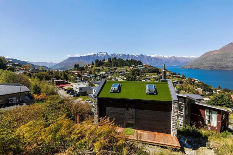 Photo of property in 45 Dart Place, Fernhill, Queenstown, 9300