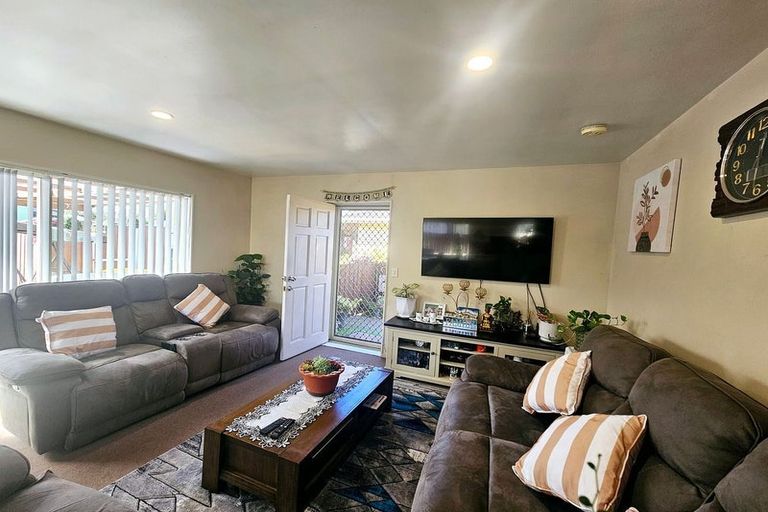 Photo of property in 3/331 Massey Road, Mangere East, Auckland, 2024