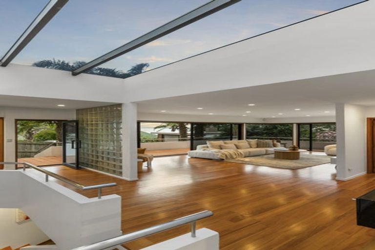 Photo of property in 1/52 Masterton Road, Rothesay Bay, Auckland, 0630