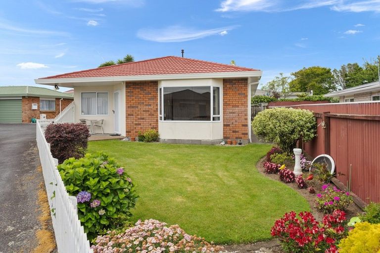 Photo of property in 2/93 Wallace Place, Westown, New Plymouth, 4310