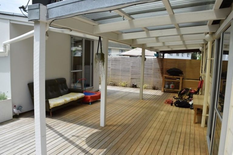 Photo of property in 68 Kohekohe Street, New Lynn, Auckland, 0600