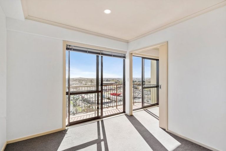 Photo of property in The Rennaissance, 14e/18 Ronwood Avenue, Manukau, Auckland, 2104