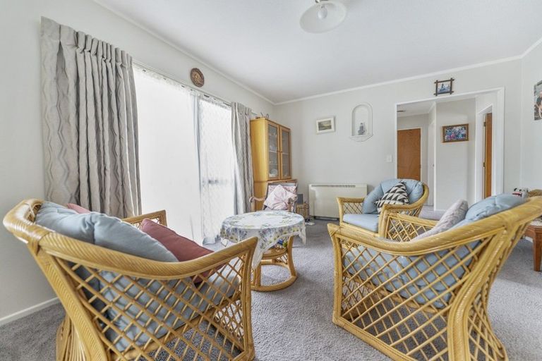 Photo of property in 32 Eruini Street, Waikanae Beach, Waikanae, 5036