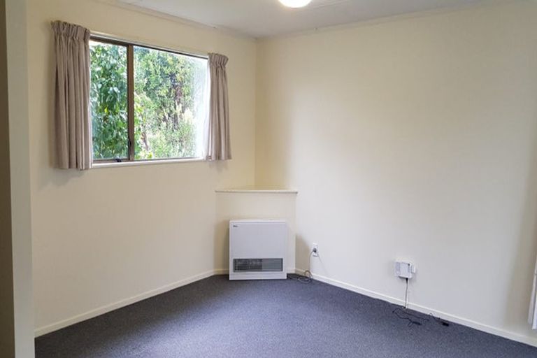 Photo of property in 2 Kekeno Grove, Tirohanga, Lower Hutt, 5010