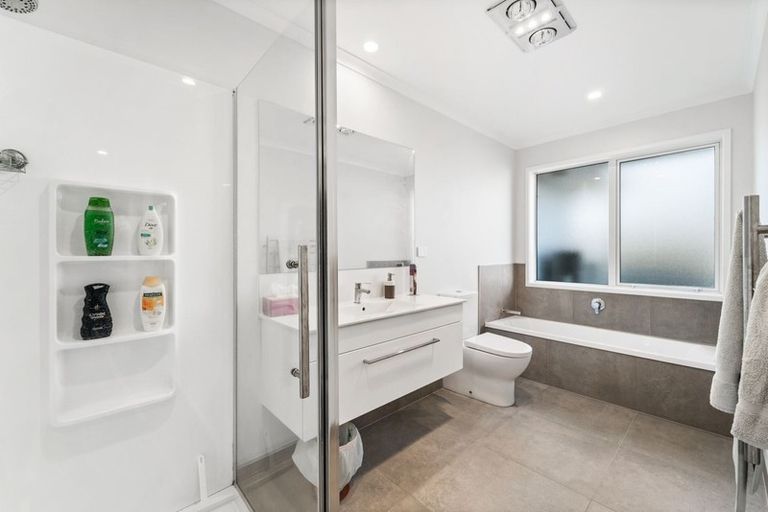 Photo of property in 9 Walnut Road, Riverhead, 0820