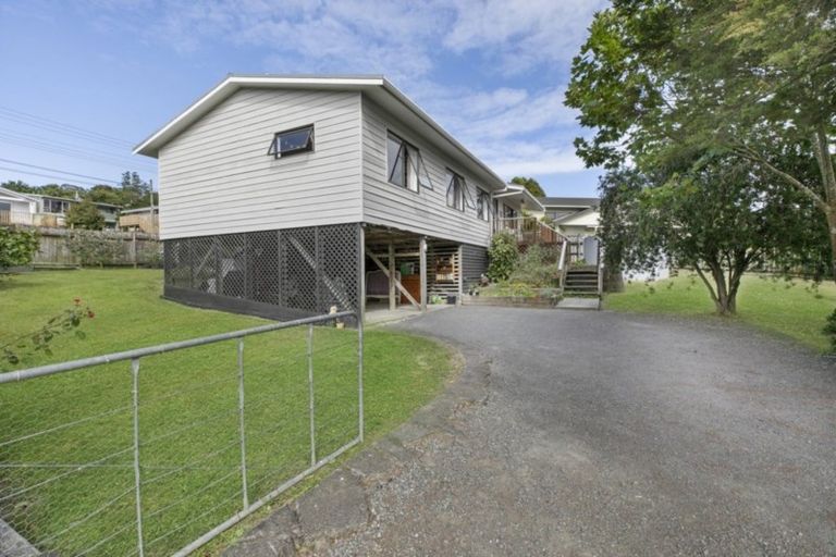 Photo of property in 22 Waiora Road, Stanmore Bay, Whangaparaoa, 0932