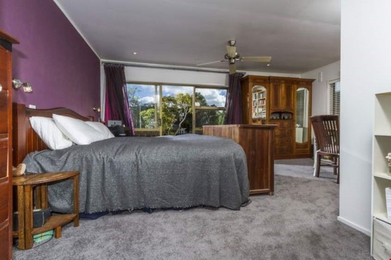 Photo of property in 1 Naviti Place, Browns Bay, Auckland, 0630