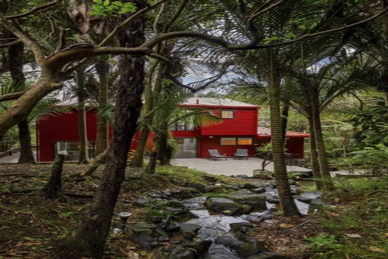 Photo of property in 64 Wood Bay Road, Titirangi, Auckland, 0604