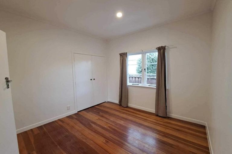 Photo of property in 1/113 Shakespeare Road, Milford, Auckland, 0620
