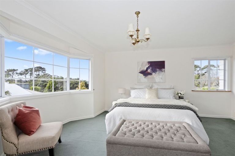 Photo of property in 8a Wainoni Heights, Greenhithe, Auckland, 0632