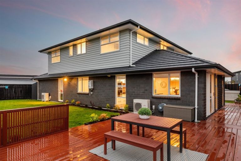 Photo of property in 11 Rotorua Grove, Aotea, Porirua, 5024