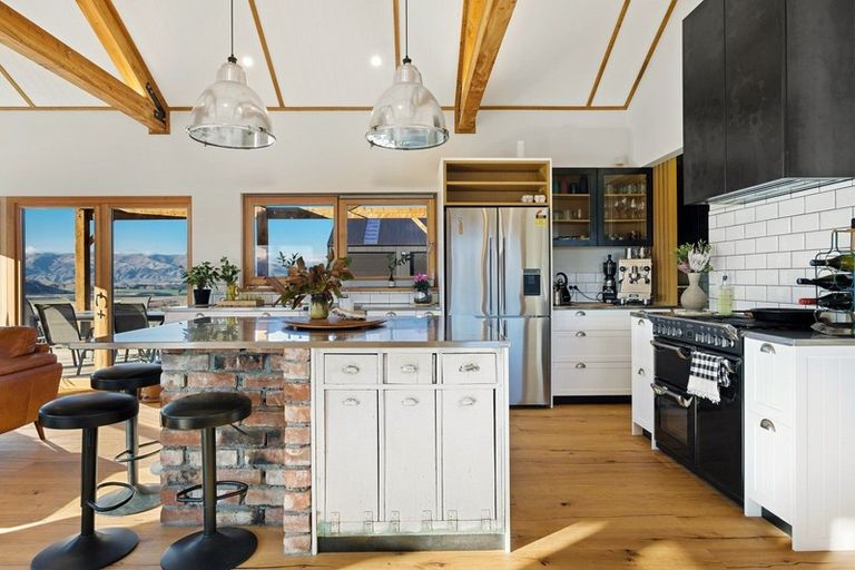 Photo of property in 12 Miharo Lane, Queensberry, Cromwell, 9383