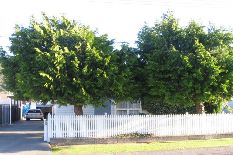 Photo of property in 35 Karamu Crescent, Wainuiomata, Lower Hutt, 5014