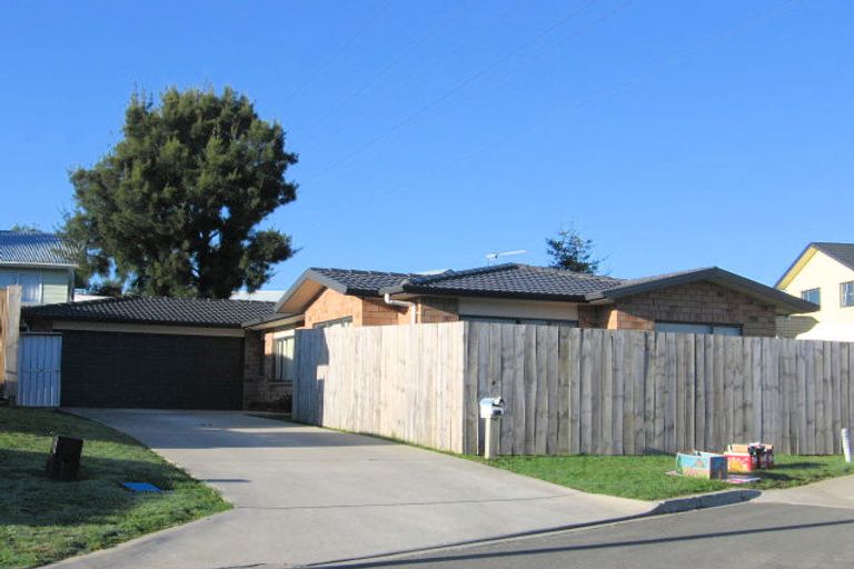 Photo of property in 10 Mediterranean Way, Goodwood Heights, Auckland, 2105