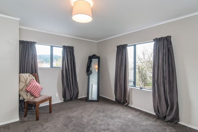 Photo of property in 18 Realm Drive, Paraparaumu, 5032