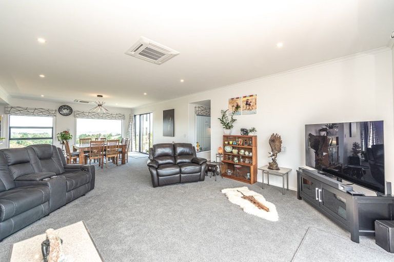 Photo of property in 37 Tirimoana Place, Otamatea, Whanganui, 4501