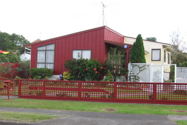Photo of property in 38 Granville Drive, Massey, Auckland, 0614