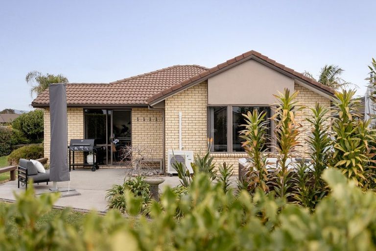 Photo of property in 8 Seabreeze Place, Papamoa Beach, Papamoa, 3118