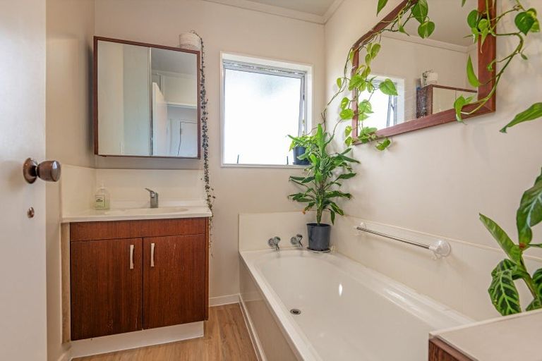 Photo of property in 19 Peppertree Glade, Kelvin Grove, Palmerston North, 4414